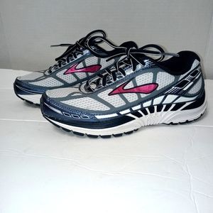 Brooks sneakers DYAD size 6